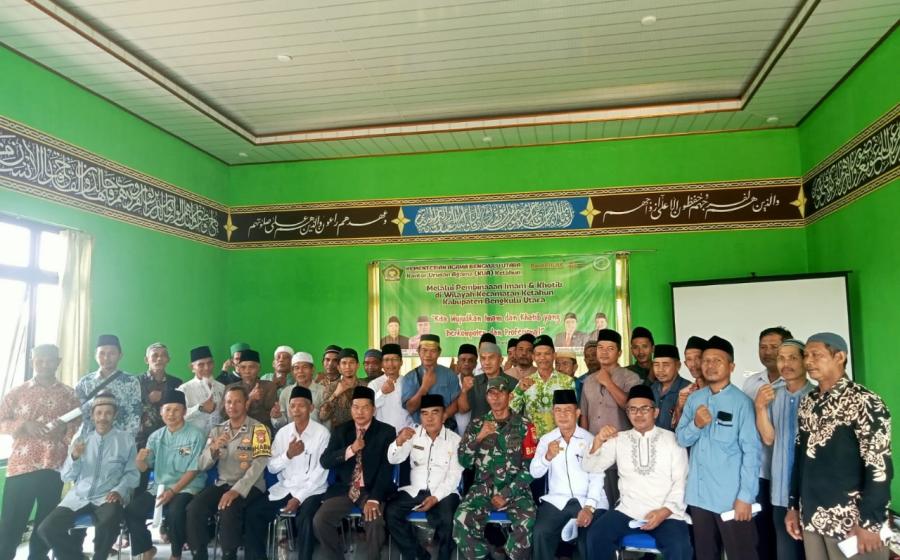 Bhabinakmtibmas Hadiri Pembinaan Iman dan Khotib Ketahun