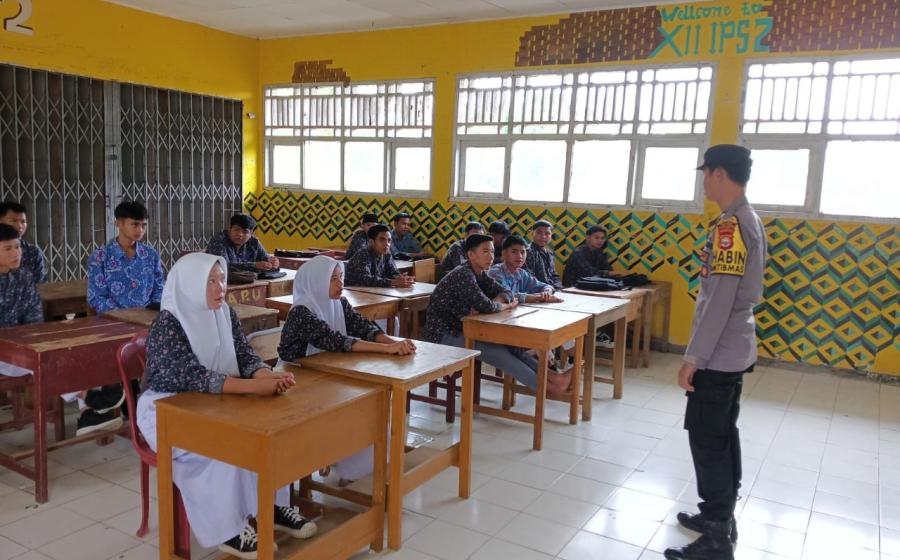 Polsek Kotapadang Police Go To School di SMAN 10 Kota Padang 