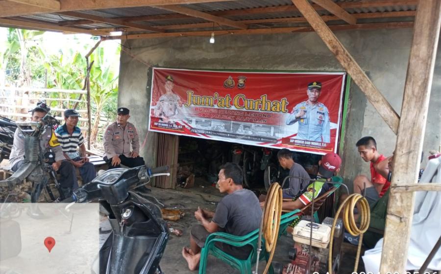 Polsek Kotapadang Jumat Curhat dengan Warga Desa Durian Mas
