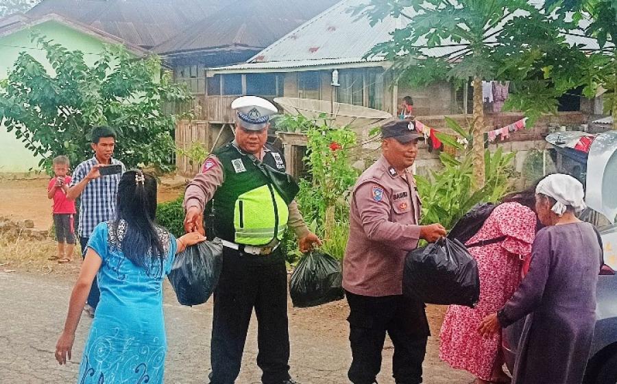 Peduli Antar Sesama, Polsek Selupu Rejang Gelar Kegiatan Jumat Berkah 