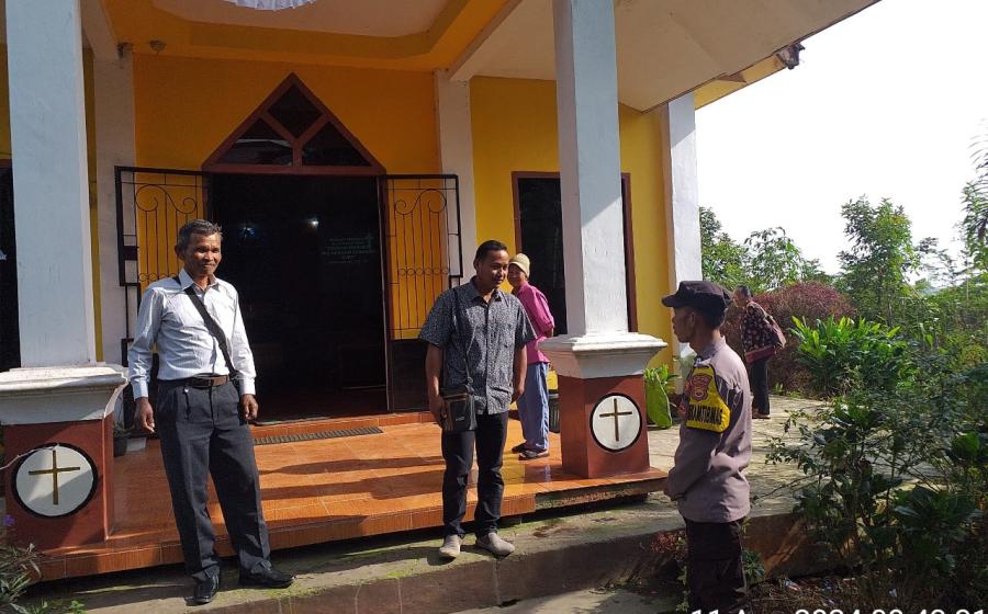 Polsek Sindang Dataran Pengamanan Ibadah Gereja GKII Desa Bengko