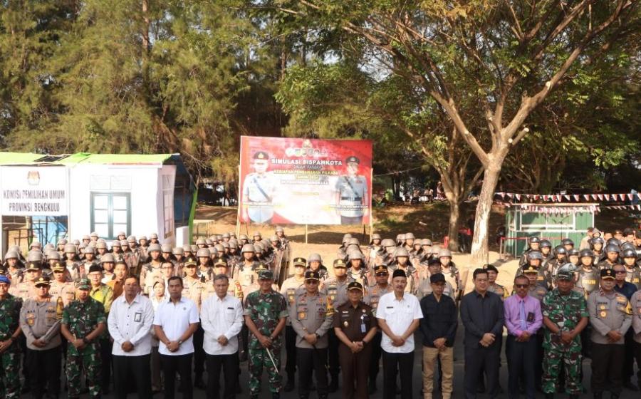 Wujudkan Pemilu Damai, Kapolda Bengkulu Pimpin Simulasi Sispamkota
