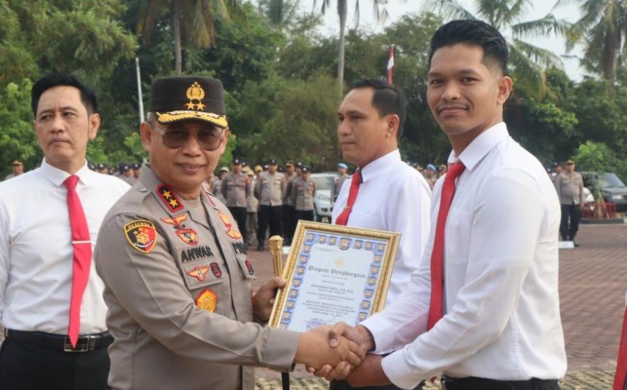 Kapolda Bengkulu Beri Penghargaan Kepada 11 Personil Berprestasi
