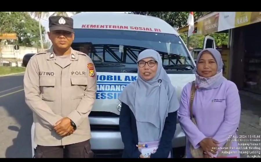 Jaga Kamtibmas Aman di Jalur Lintas, Polsek Sindang Kelingi Berikan Pengawalan kepada Pengendara 