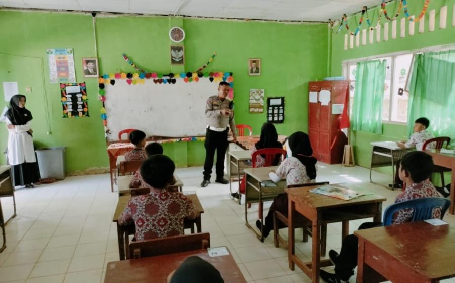 Unit Kamsel Sat Lantas Polres Seluma Edukasi Lalulintas di SDN 154 Seluma 