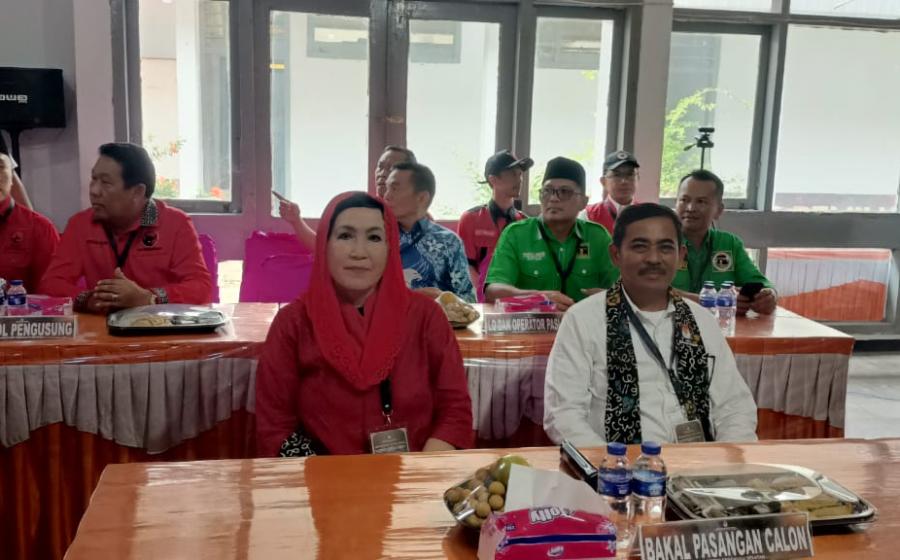 Dikawal Dirwan Mahmud Mantan Bupati Terpilih Oleh Rakyat,Hj Elva Hartati - H Makrizal Nedi Mendaftar Ke KPU Selatan