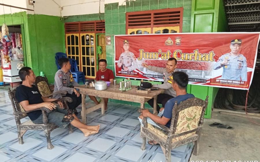 Jaga Ketertiban Kmatibmas di Wilkum, Polsek Kotapadanag Giatkan Jumat Curhat Bersama Warga 