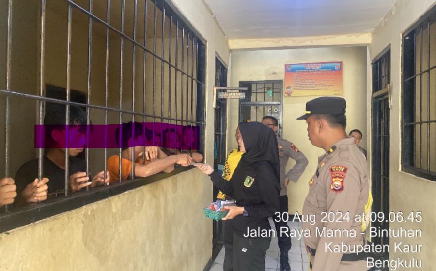 Pastikan dalam Kedaan Sehat, Sidokkes Polres Kaur Cek Kesehatan Tahanan