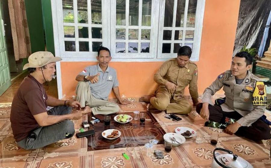 Wujudkan Pemilu Damai, Bhabinkamtibmas Polsek Ipuh Imbau Warga Jaga Kerukunan