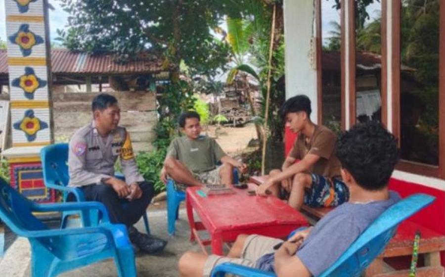 Ngobrol Santai, Bhabinkamtibmas Polsek V Koto Ajak Sukseskan Pilkada serentak 2024