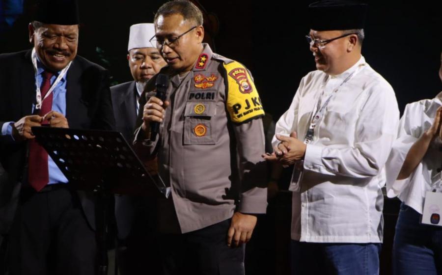 Sambut Pilkada Damai dan Riang Gembira, Kapolda Bengkulu Ajak Kedua Paslon Gub dan Wagub Nyanyi Bareng di Malam Pengundian Nomor Urut