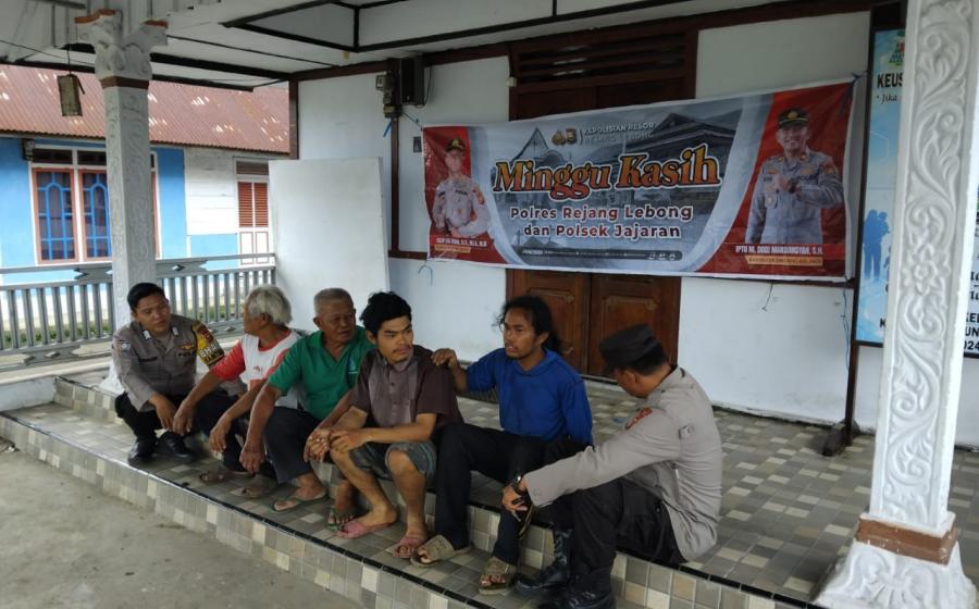 Polsek Sindang Kelingi Minggu Kasih bersama Warga Dengarkan Keluhan Terkait Kamtibmas  