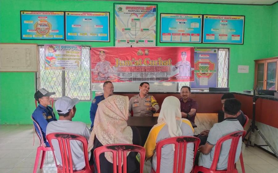 Polsek Bermani Ulu Gelar Kegiatan Jumat Curhat di Desa Kampung Melayu