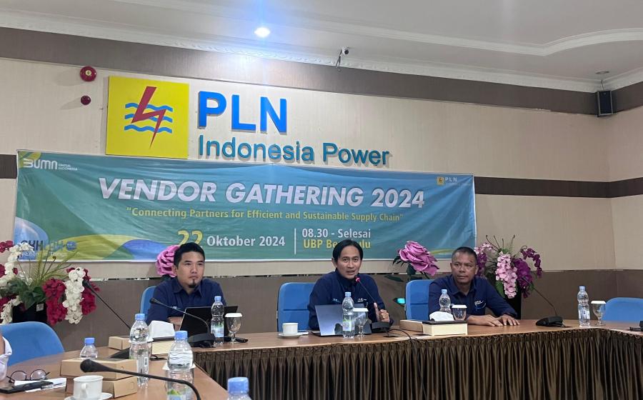 Manager PLN IP UBP Bengkulu, Bapak Ariful Bahri memberikan sambutan dalam pembukaan Vendor Gathering 2024 di lingkungan PLN IP UBP Bengkulu.