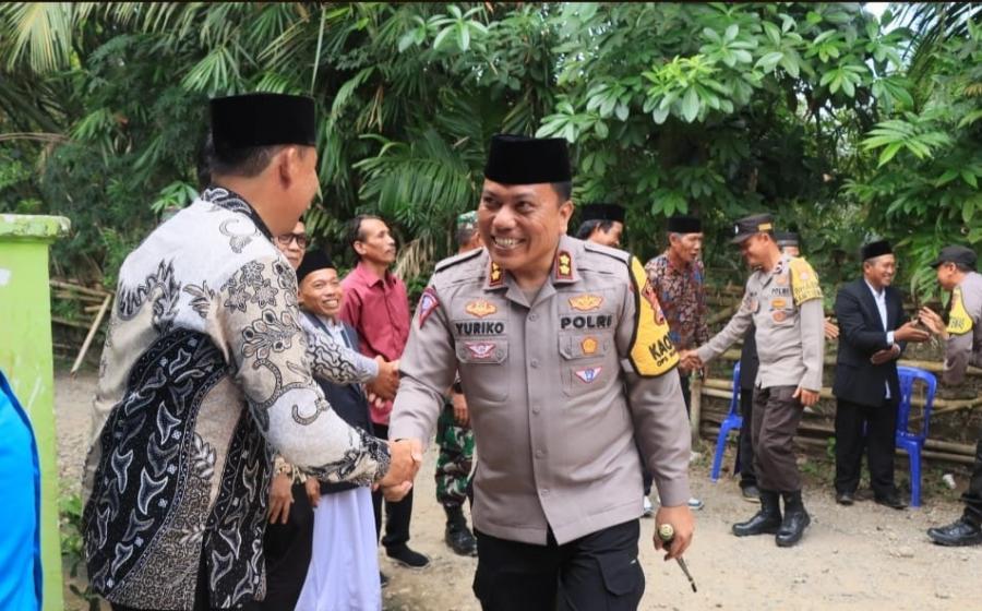 Kapolres Kaur Lakukan Sambang Door to Door untuk Sosialisasi Pilkada Damai