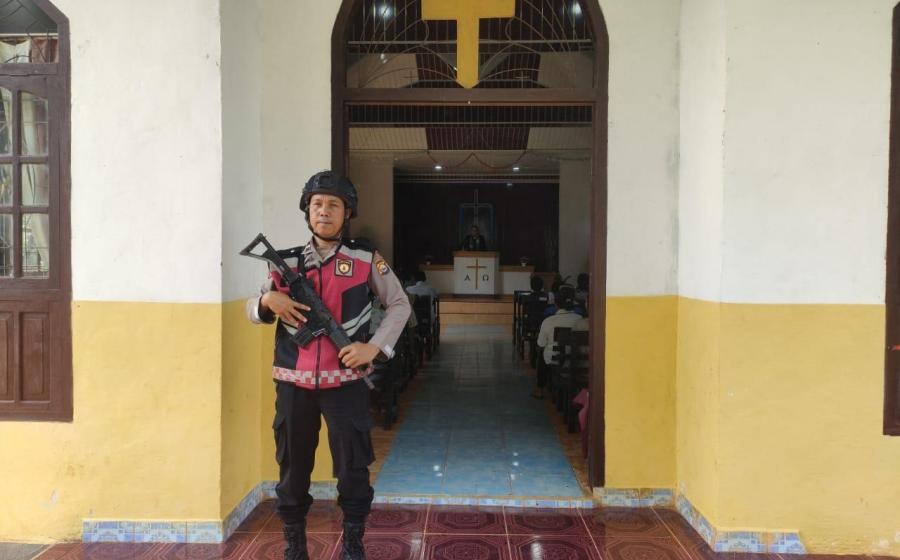 Polsek Padang Ulak Tanding Amankan Ibadah di Gereja GKII Kasie Kasubun
