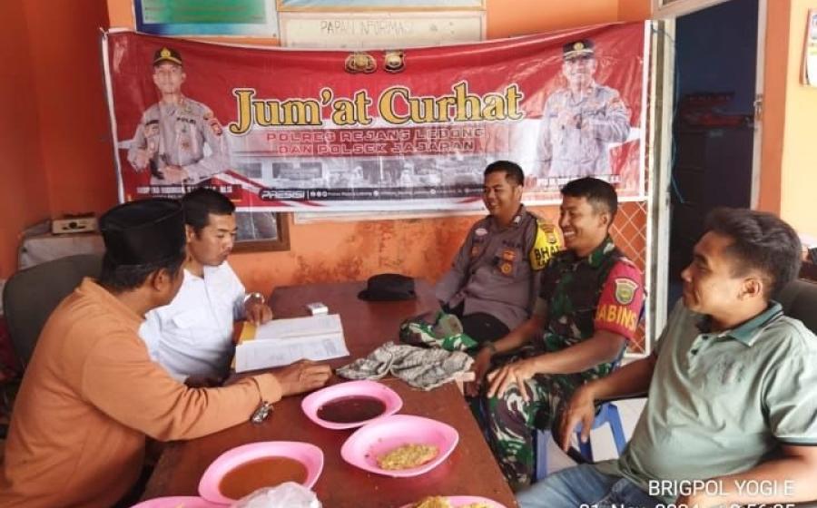 Kapolsek Sindang Kelingi Gelar Jum'at Curhat untuk Keamanan Masyarakat