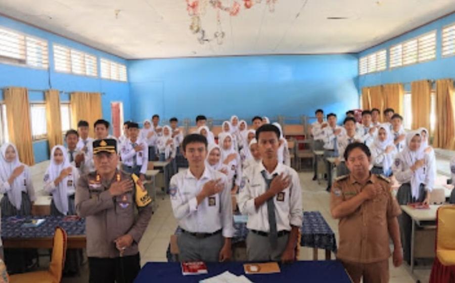 Kapolres Kaur Gelar Sambang Door-to-Door untuk Kampanye Pilkada Damai dan Edukasi Tertib Lalu Lintas