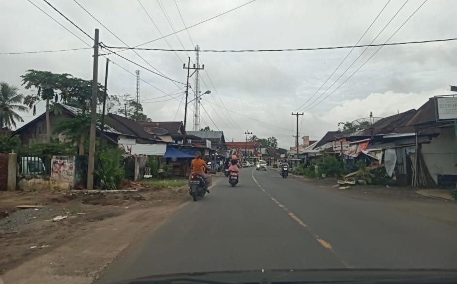 Polsek Sindang Kelingi Kawal Jalur Lintas Curup-Lubuk Linggau Demi Keamanan Pengendara