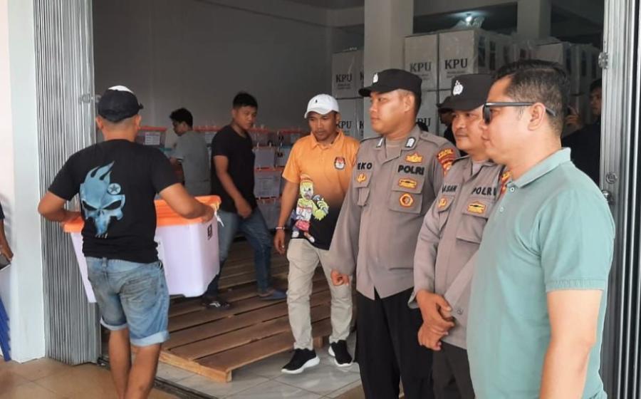 Polres Bengkulu Utara Amankan Gudang Logistik dan Bawaslu Pasca Pemungutan Suara Antisipasi Gangguan Kamtibmas