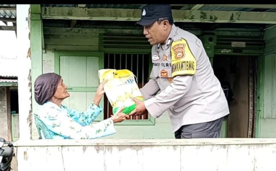 Polsek Bermani Ulu Berbagi Kepedulian untuk Warga Kurang Mampu di Desa Pal VIII
