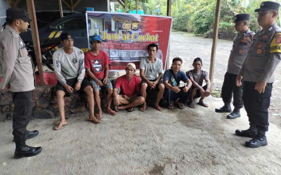 Polsek Selupu Rejang Gelar Jumat Curhat di Desa Air Merah