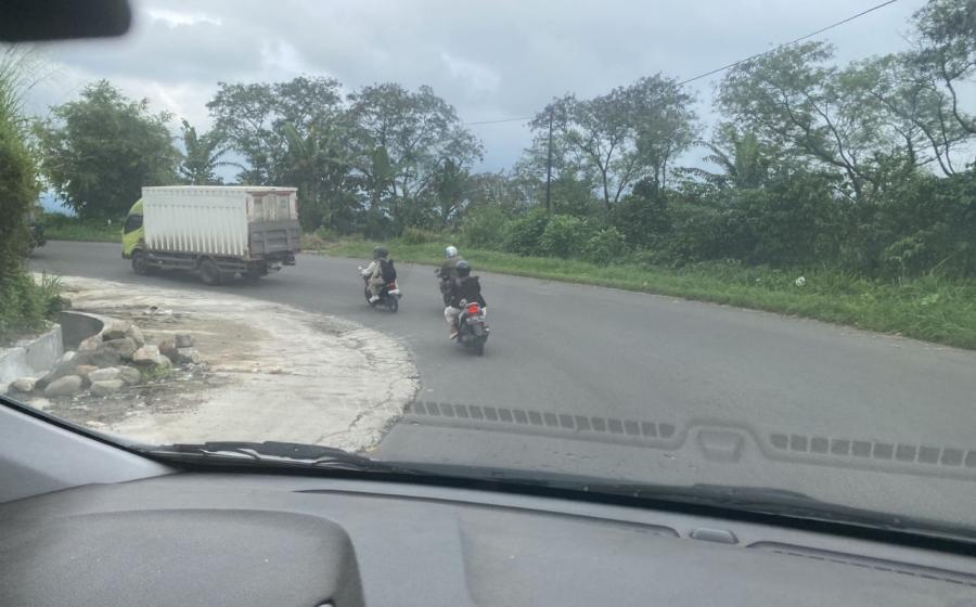 Polsek Sindang Kelingi Kawal Jalur Curup-Lubuk Linggau untuk Keamanan Pengguna Jalan
