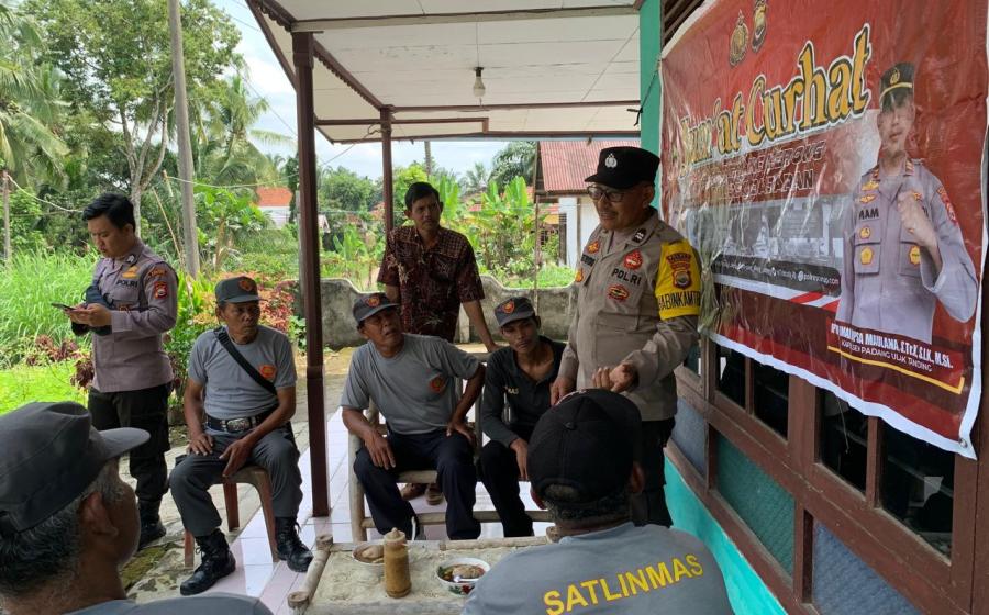 Polsek Padang Ulak Tanding Gelar Jumat Curhat untuk Jalin Komunikasi dan Keamanan Bersama Masyarakat