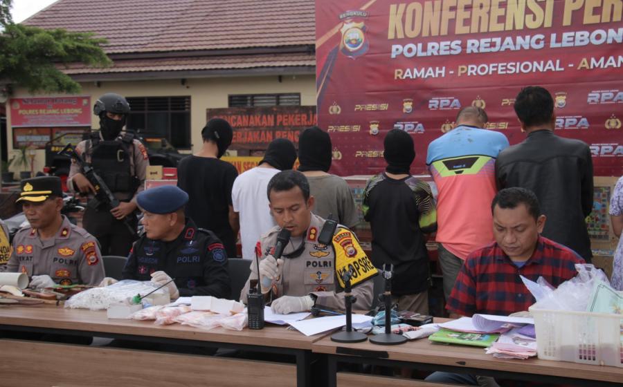 Polres Rejang Lebong Gagalkan Peredaran Narkoba dan Judi Ilegal, Sita Mesin Jackpot dan Narkotika di Binduriang
