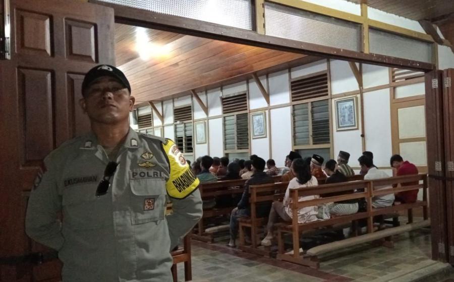 Polsek Sindang Kelingi Laksanakan Pengamanan Ibadah di Gereja Franciscus Asisi
