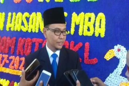 Sjobirin Hasan saat menemui awak media