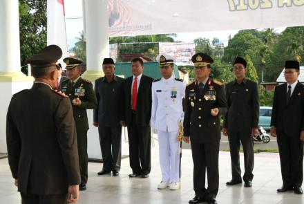 Peringatan Hari Pahlawan-Tabur Bungan Taman Makam Pahlawan 