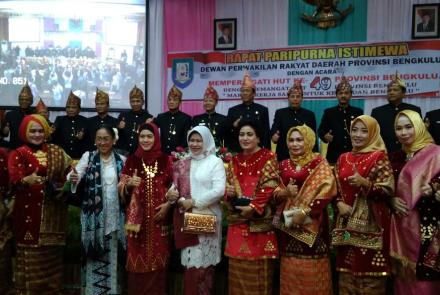 foto bersama ibu Sukmawati soekarnoputri