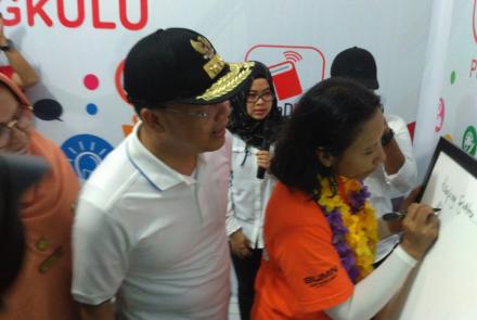 pesa mentri BUMN kepada SD dan SMP