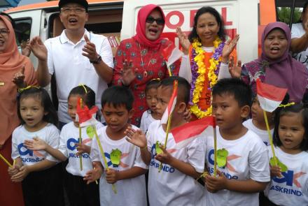 penyambutan mentri dan gubernur oleh sd