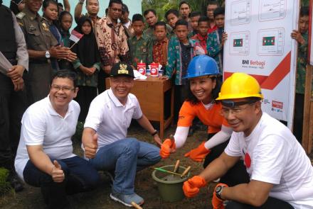 peletakan batu pertama 