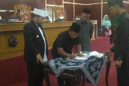 tanda tangan wakil ketua 1 DPRD kota bengkulu