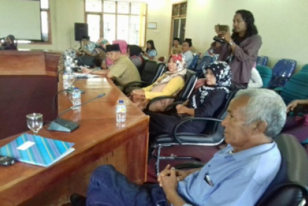 Komisi II DPRD Kota Hearing dengan Camat dan Lurah Kampung Melayu