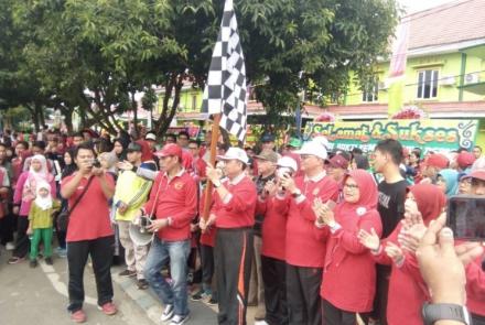 Asisten I Melepas Peserta Jalan Santai