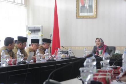 konsulitasi publik tentang raperda Air Tanah yang diselenggaran oleh Dinas ESDM di ruangan rapat Raflesia