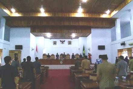 Rapat Paripurna Agenda Penyampaian LKPJ 