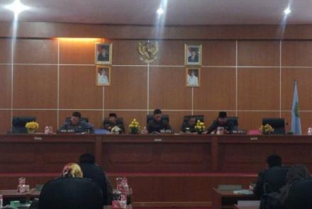 Paripurna Bahas Pandangan Akhir Fraksi Tentang Raperda No. 1 Tahun 2015