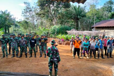 sebelum melakukan tugas kerja satgas TMMD melakukan apel pagi terlebih dahulu