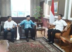 Walikota Bengkulu H. Helmi Hasan didampingi Kepala BKD Kota Bengkulu Bujang HR berkoordinasi bersama Menteri Pendayagunaan Aparatur Negara dan Reformasi Birokrasi Asman Abnur, Rabu (07/09/2016) di Kantor Kemen PAN-RB