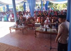 Walikota Bengkulu H. Helmi Hasan saat pengajian rutin bulanan yang diikuti BKMT se-Kota Bengkulu beserta masyarakat di Balai Kota