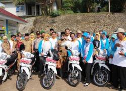 Walikota Bengkulu Helmi Hasan menyerahkan secara langsung 45 unit motor dinas kepada para penyuluh pertanian,perkebunan dan peternakan