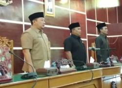 Rapat paripurna dengan agenda mendengarkan pandangan fraksi atas nota keuangan APBD-P 2017