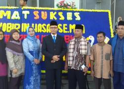 Foto bersama Direktur PDAM Sjobirin dengan para tamu undangan.