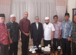 Walikota Bengkulu Helmi Hasan saat menyambangi kedutaan Iran