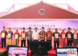 penyerahan sertifikat oleh kementrian PUPR-RI